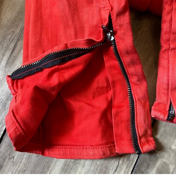 Very good condition. Style is zipper capri - Picture 5 of 5